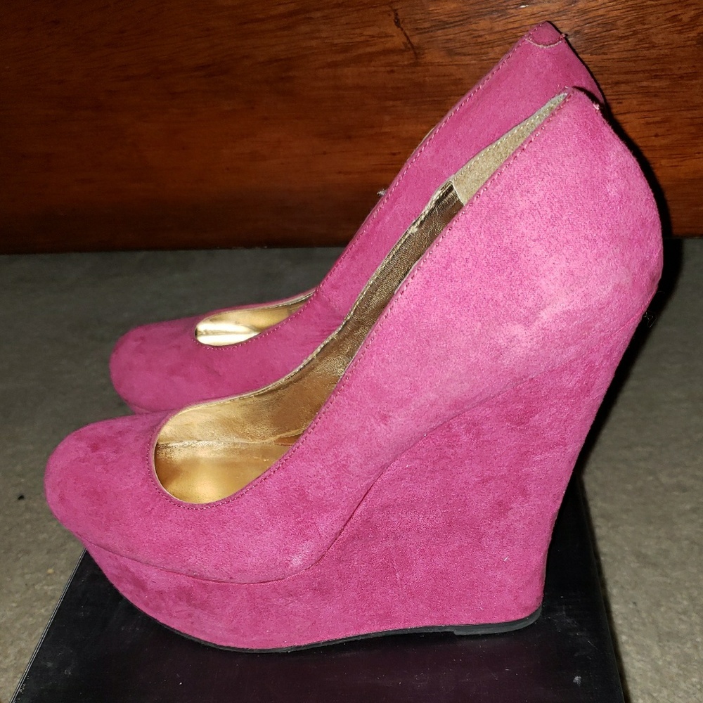 Fuschia Wedges
